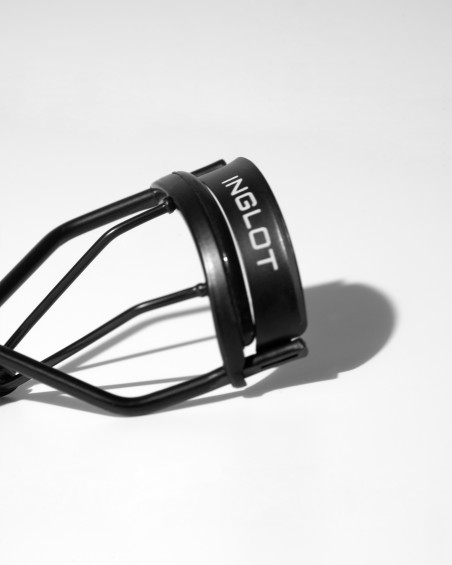 RECOURBE-CILS EN MÉTAL