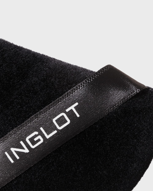 Triangular Makeup Applicator